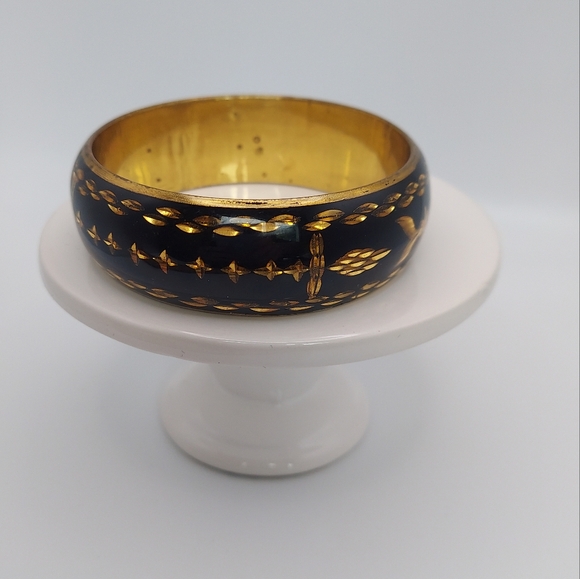 Vintage Black & Gold Wide Bangle. - Picture 7 of 10
